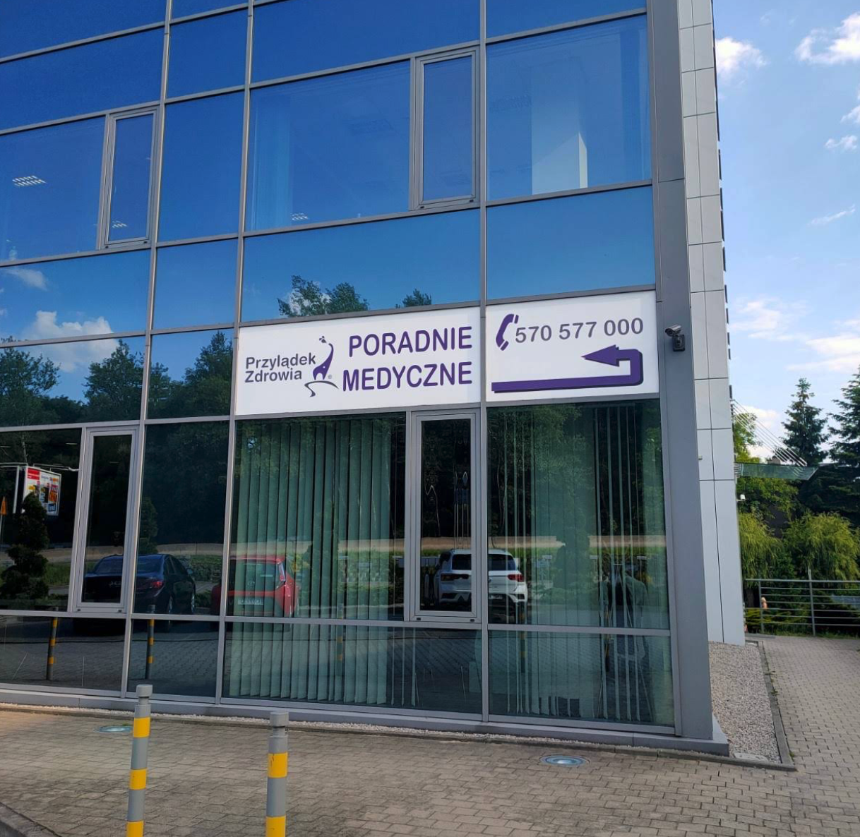 Przylądek Zdrowia - wejście do przychodni - Kamieńskiego 47, Kraków